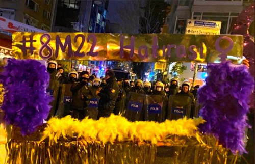 Hukuksuzluk Ablukası Altında 20. Feminist Gece Yürüyüşü