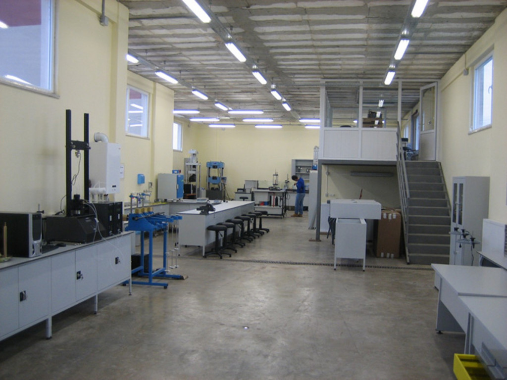 İnşaat Mühendisliği Laboratuvarı